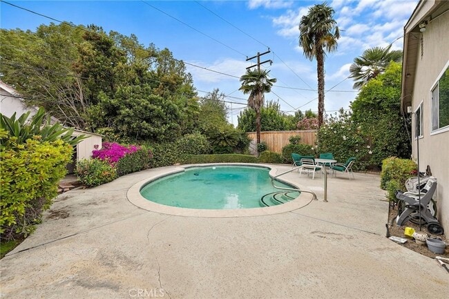 Building Photo - 509 California Dr