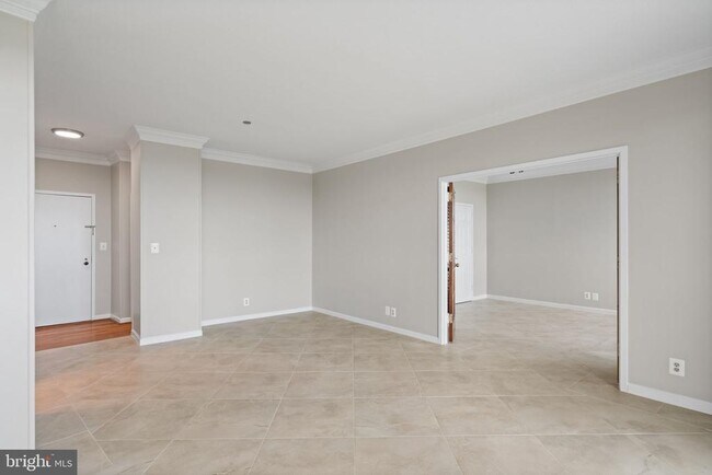 Building Photo - 1805 Crystal Dr