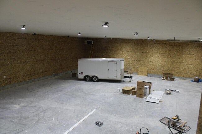 Building Photo - 61 W 465 N