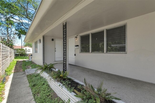Building Photo - 923 N 17th Ave
