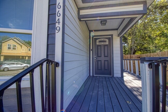 Building Photo - 6649 Lozier St