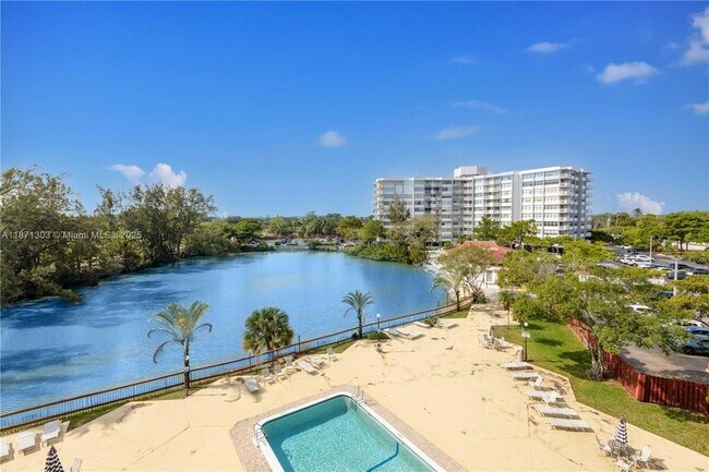 Building Photo - 1300 NE Miami Gardens Dr