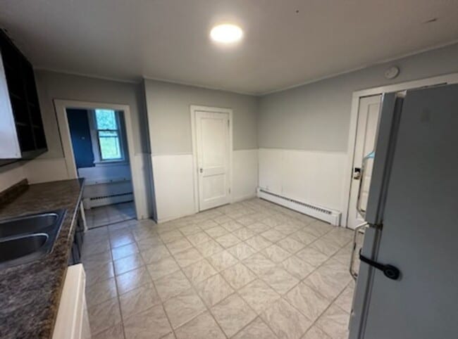 Building Photo - Available soon! 4 Bed 1.5 Bath Single family home!