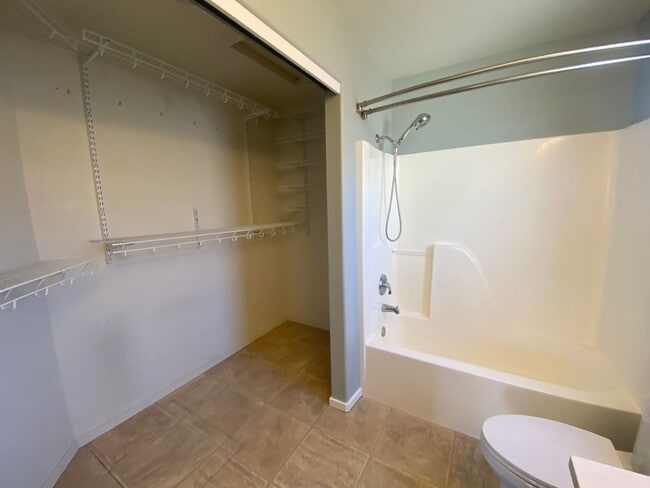 Building Photo - Beautifully Updated Home Near Dry Canyon Trailhead