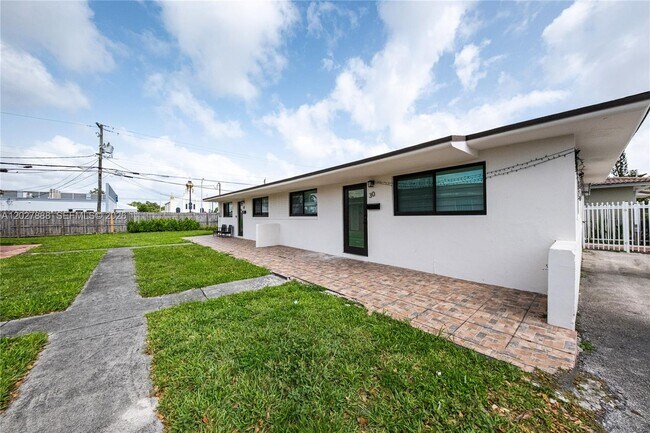 Building Photo - 30 NW 56th Ct