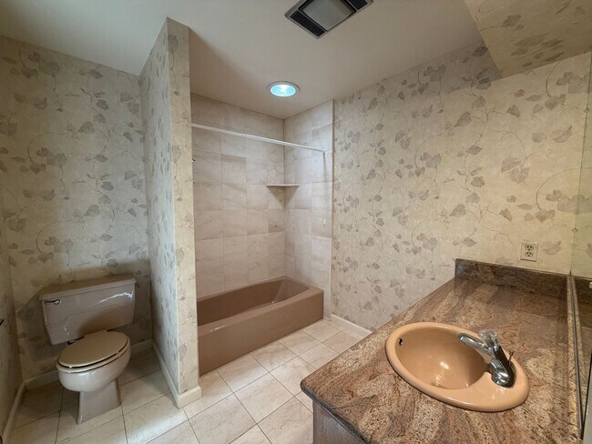 Building Photo - Beautiful home in Southwest Reno's Lake Ridge Shores East!