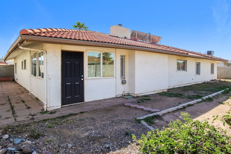 Building Photo - 5220 W Christy Dr