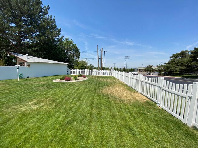 Building Photo - 4049 Taylor Ave