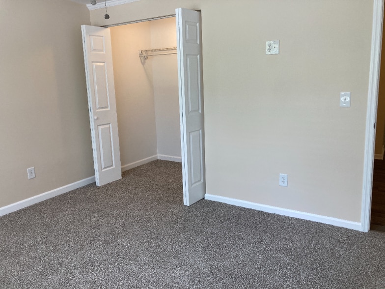 Building Photo - 309 Blade St