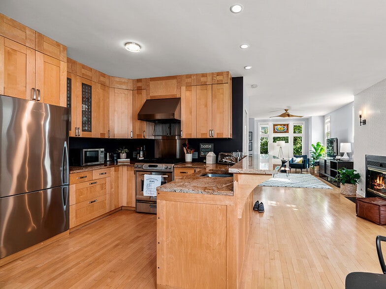 Building Photo - 1929 W Henderson St