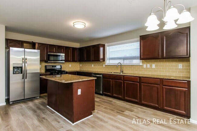 Building Photo - 374 E Daniella Dr