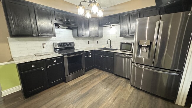 Building Photo - 114 Westchase Dr