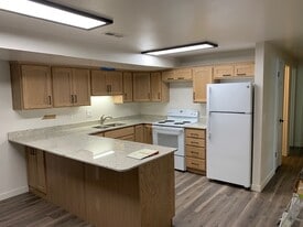 Building Photo - 1673 Hickory Ln