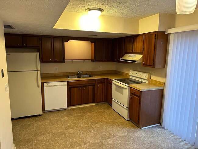 Building Photo - 1104 Collins Ln