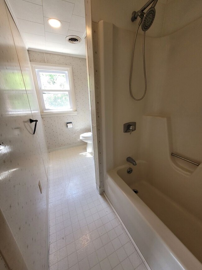 Building Photo - 46 Tritch Ln