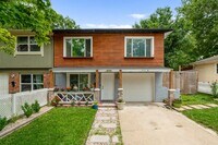 Building Photo - 3 Bedroom Townhome With Fenced Yard and 1 Car Garage