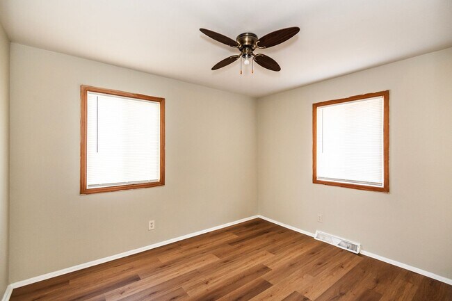 Building Photo - Freshly Updated 3-bedroom, 1-bathroom