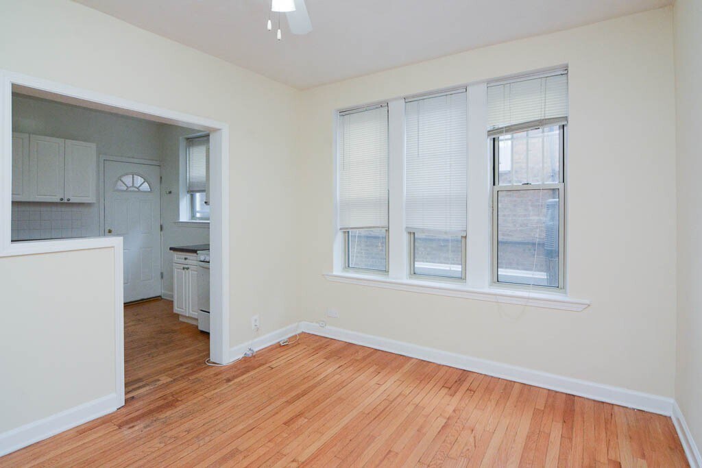 Building Photo - 557 W Aldine Ave