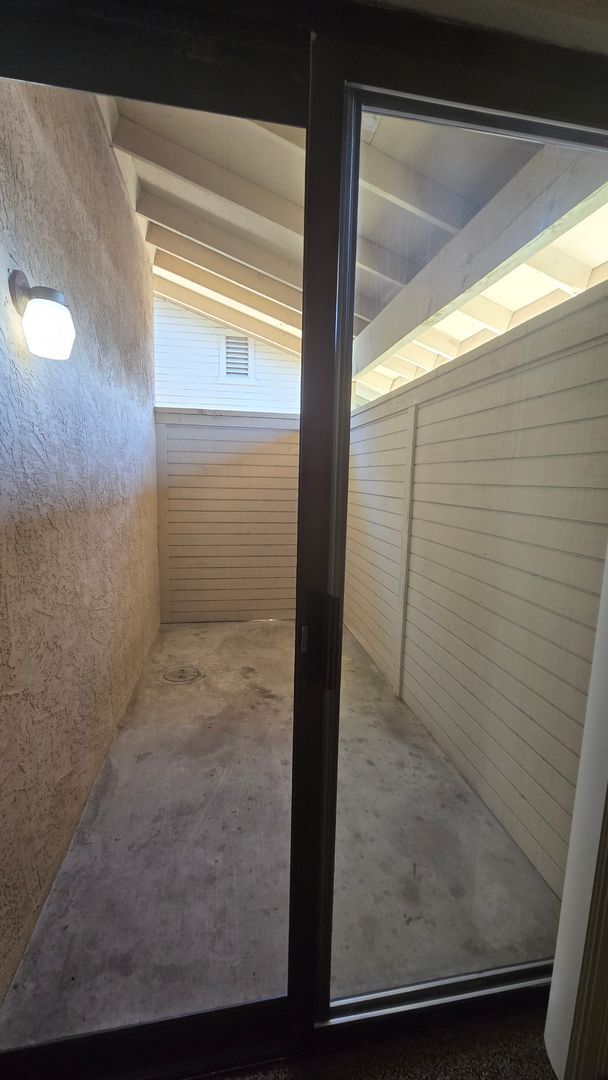 Building Photo - 817 Quail Ln