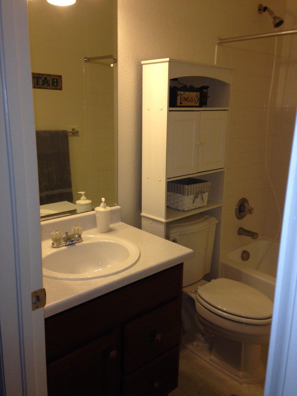 23-Full bathroom on second floor - 10653 Butte Dr