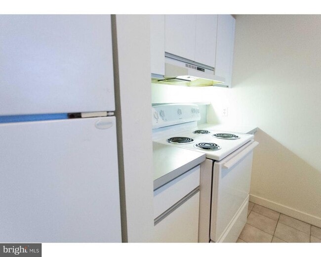 Building Photo - 130 Arch St