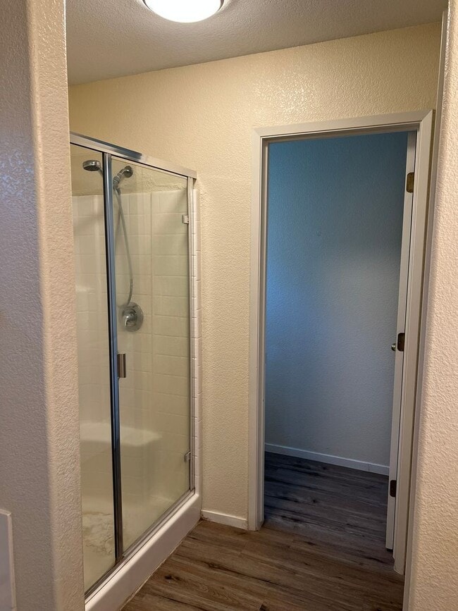 Building Photo - Available Now! Charming 3-Bedroom, 2-Bath ...