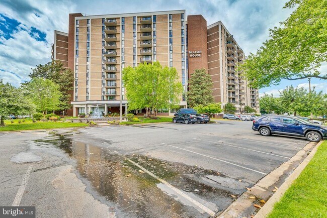 Building Photo - 6800 Fleetwood Rd