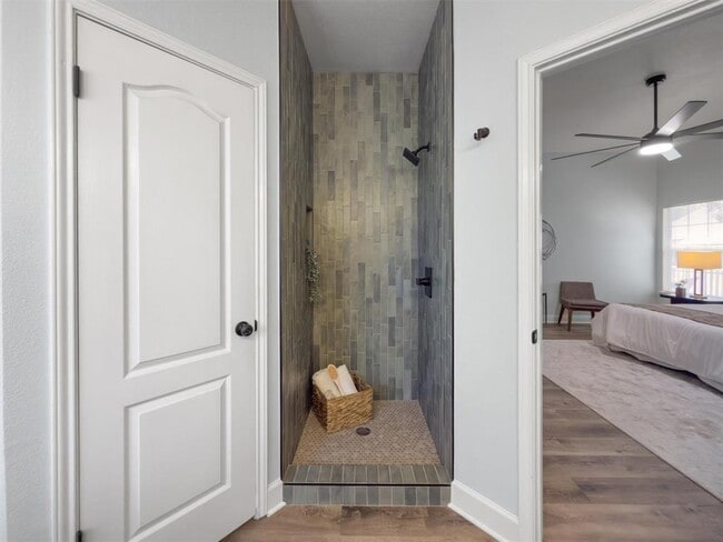 Building Photo - 3817 Newland Dr