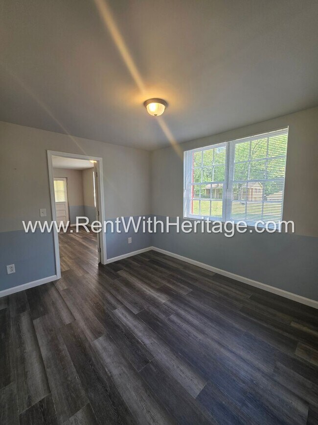Building Photo - 7016 Skyline Dr