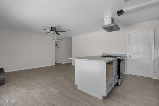 Building Photo - 10516 Cuesta Brava Ln