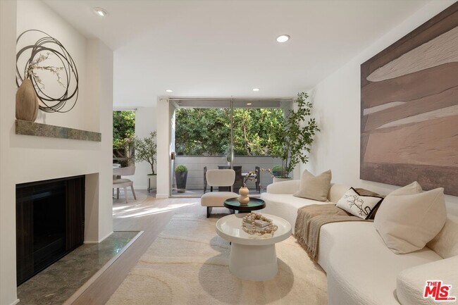 Building Photo - 429 N Oakhurst Dr