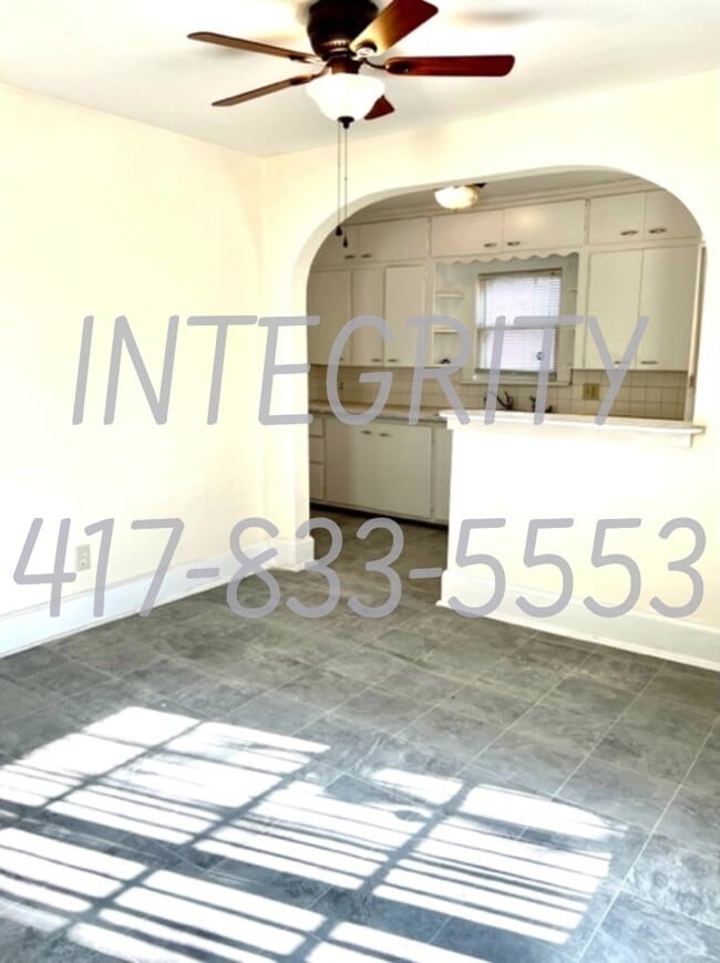 Building Photo - 517 W Minota St