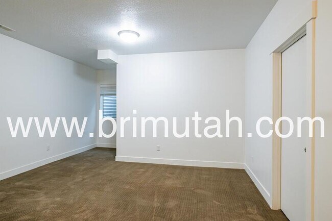 Building Photo - 9196 S Holiday Bowl Ct