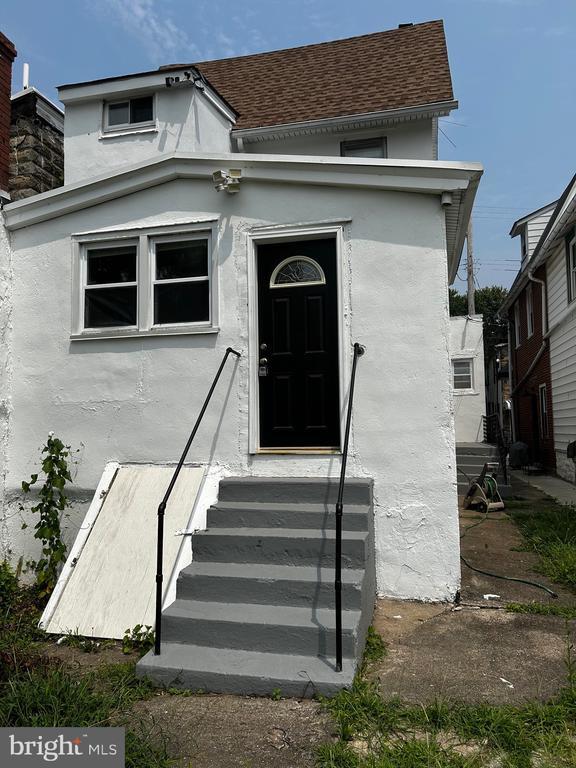 Building Photo - 272 MAPLE