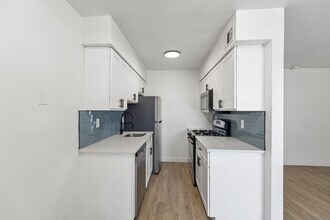 Building Photo - Nice studio apartment in Phoenix!
