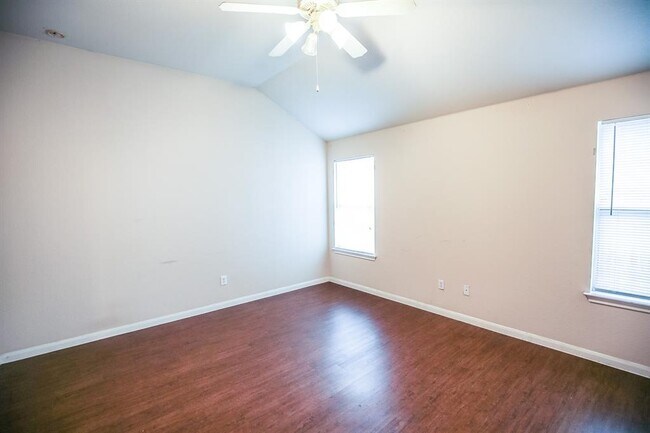 Building Photo - 111 Carriage Way