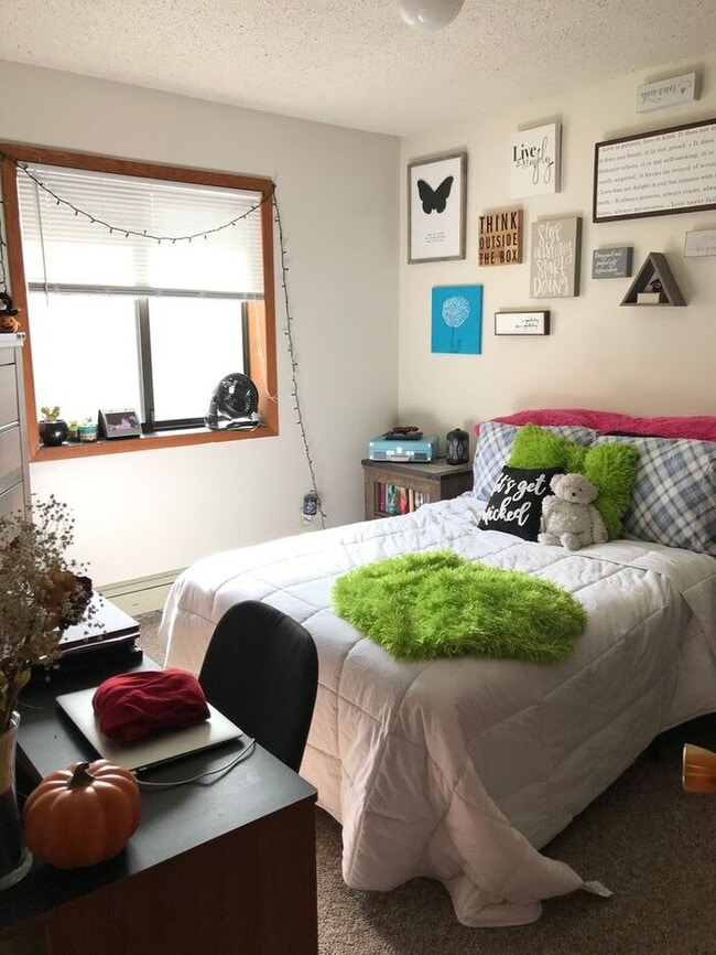 Building Photo - $1,575 | 3 Bedroom, 2 Bathroom Condo | Cat Friendly | Available for August 1st, 2026 Move In!