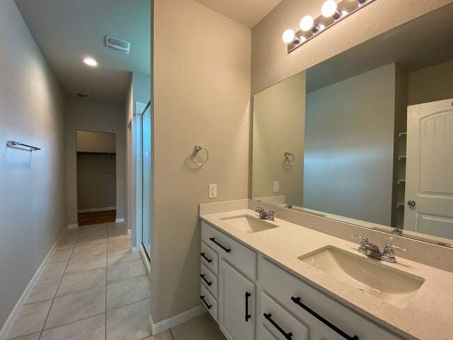 Building Photo - Wonderful 2 story, 3 bedroom home in South East Austin!