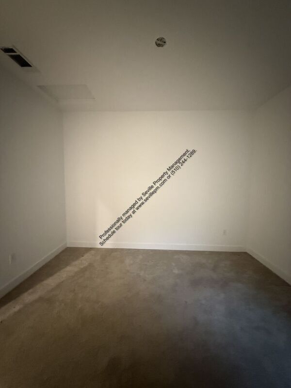 Building Photo - 1922 Willow St