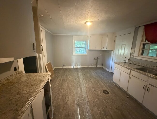 Building Photo - 832 Richmond St