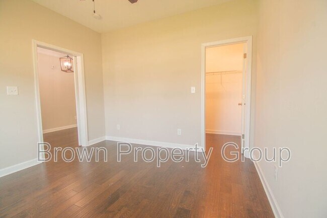 Building Photo - 2220 Oldenburg Ln