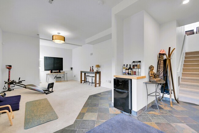 Building Photo - 28384 Kinnikinick Rd