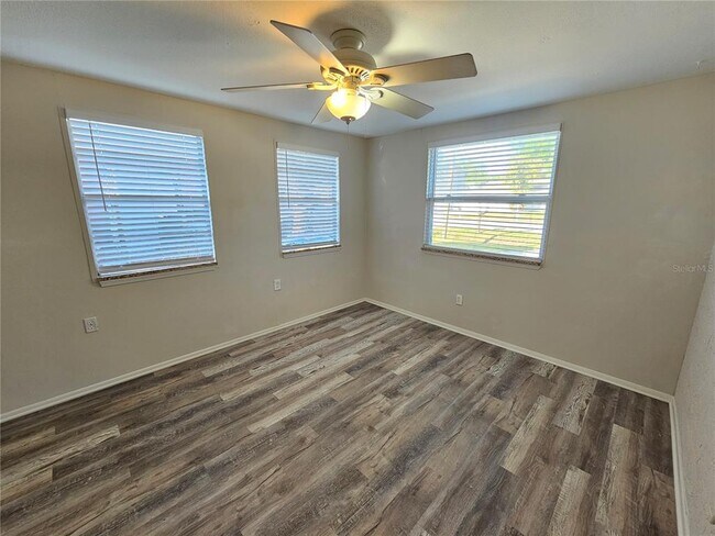 Building Photo - 4849 Camphor Ave