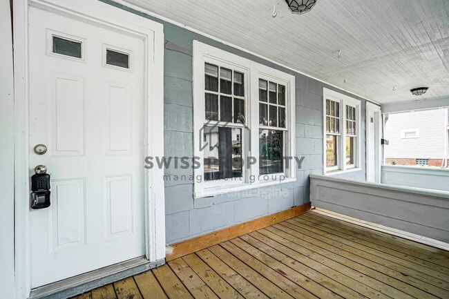 Building Photo - 1339 E Kossuth St