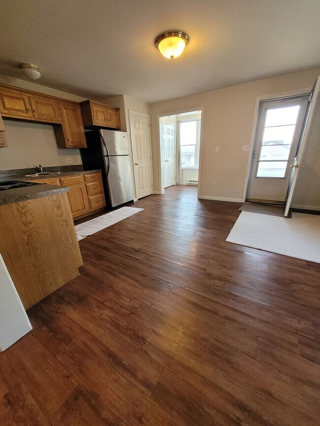 Building Photo - 984 W Main St