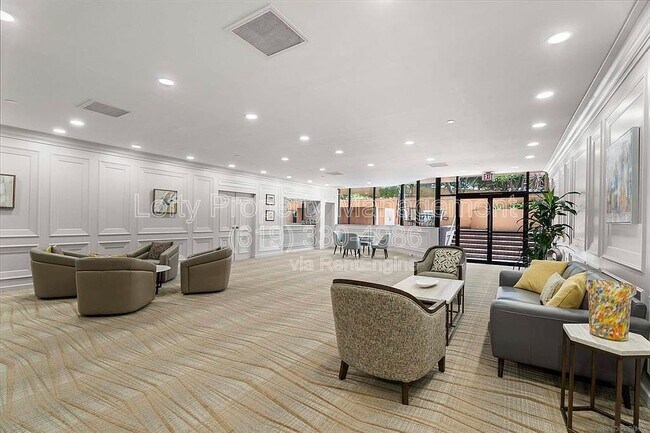 Building Photo - 230 W Laurel St