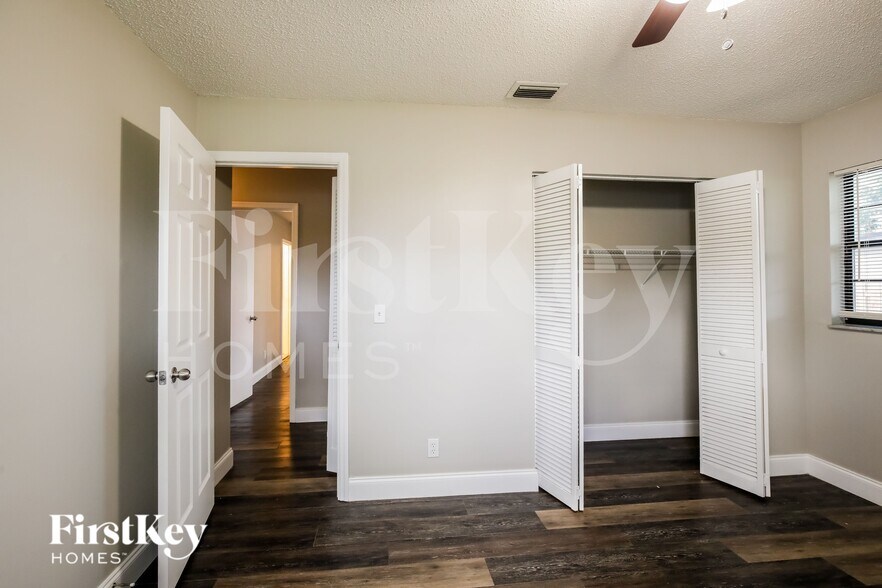 Building Photo - 4555 Palm Ridge Blvd