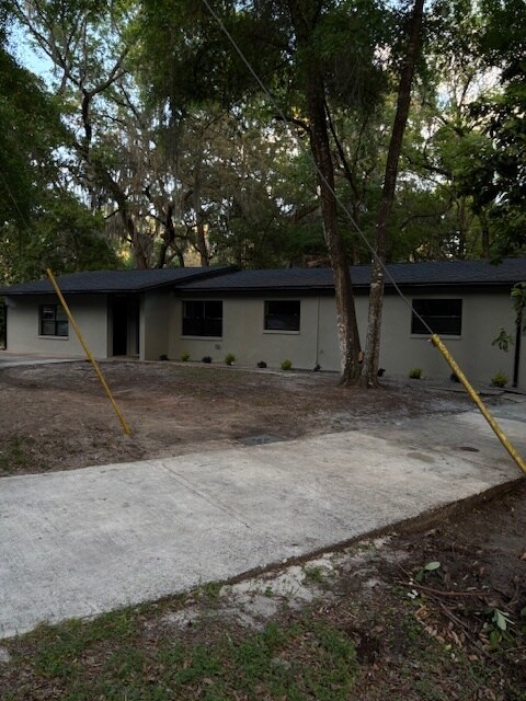 Building Photo - 3901 SE 13th Terrace