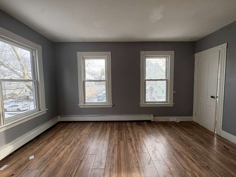 Building Photo - 253 W Ivy St