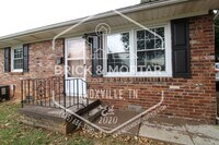 Building Photo - 2409 Holbrook Dr